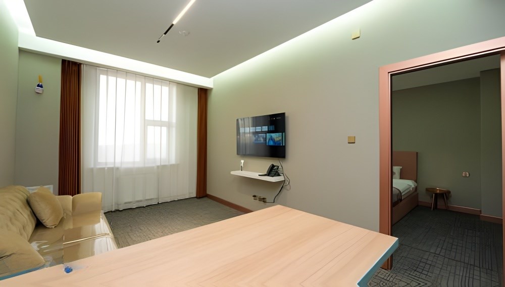 Superior Family Room - Image 2