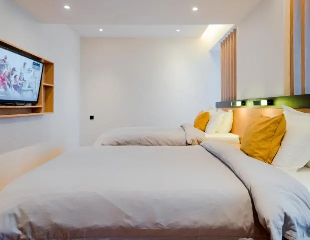 Deluxe Twin room - Image 6