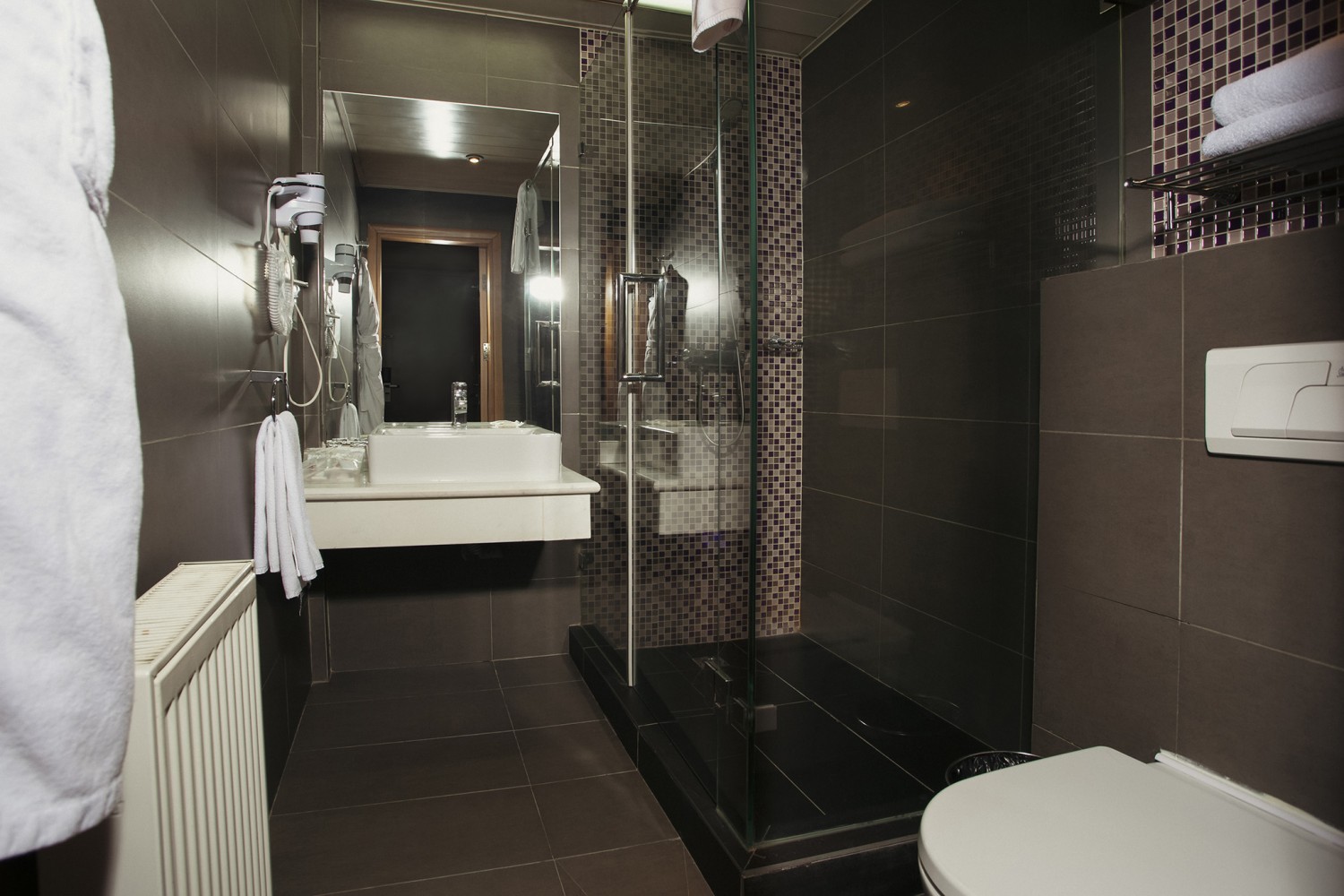 Standard Twin Room - Image 2