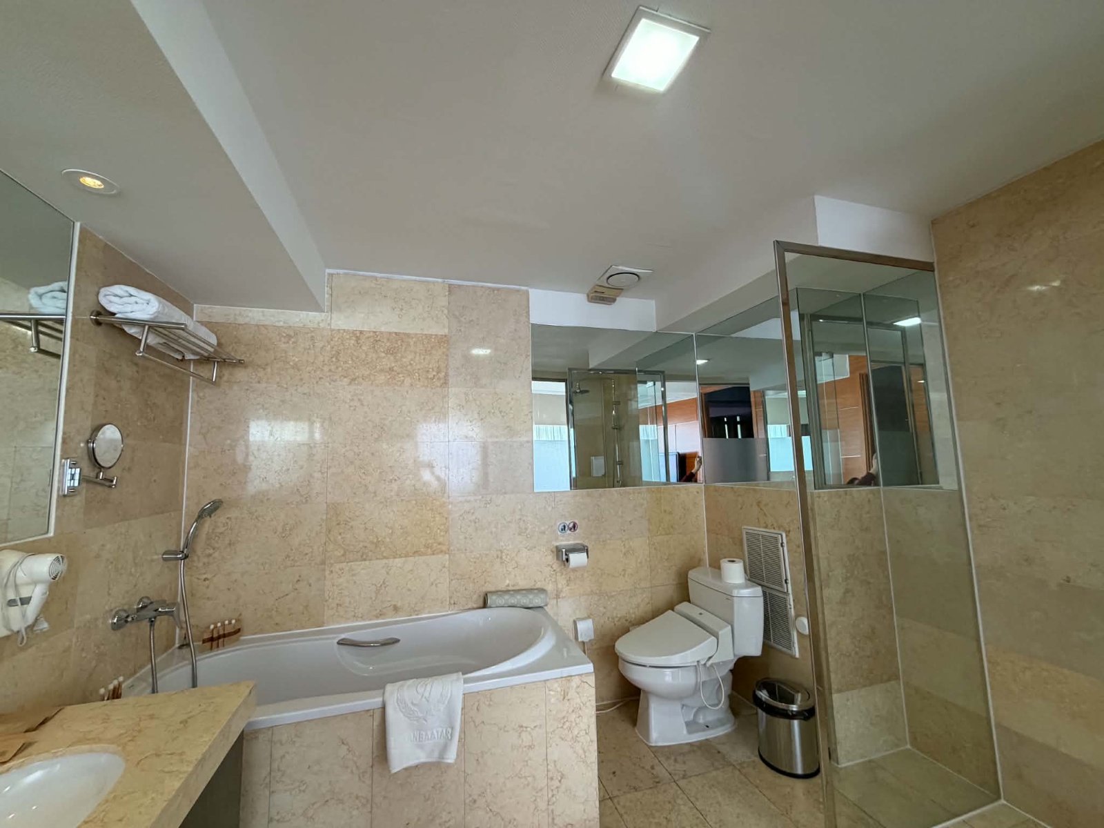 Deluxe B room - Image 6