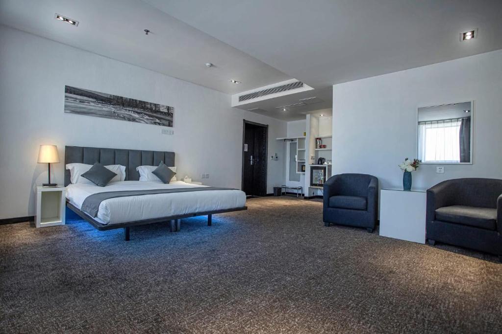 City Tower Hotel - Image 11
