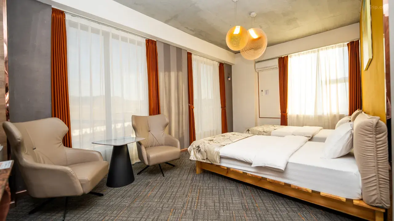 Standard Twin Room - Image 6