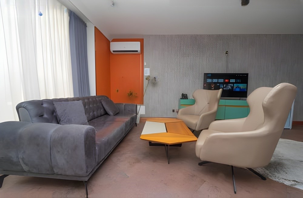 Superior Twin Room - Image 9