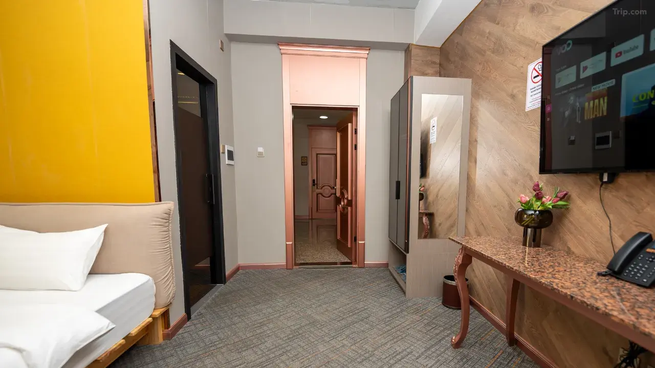 Standard Twin Room - Image 4