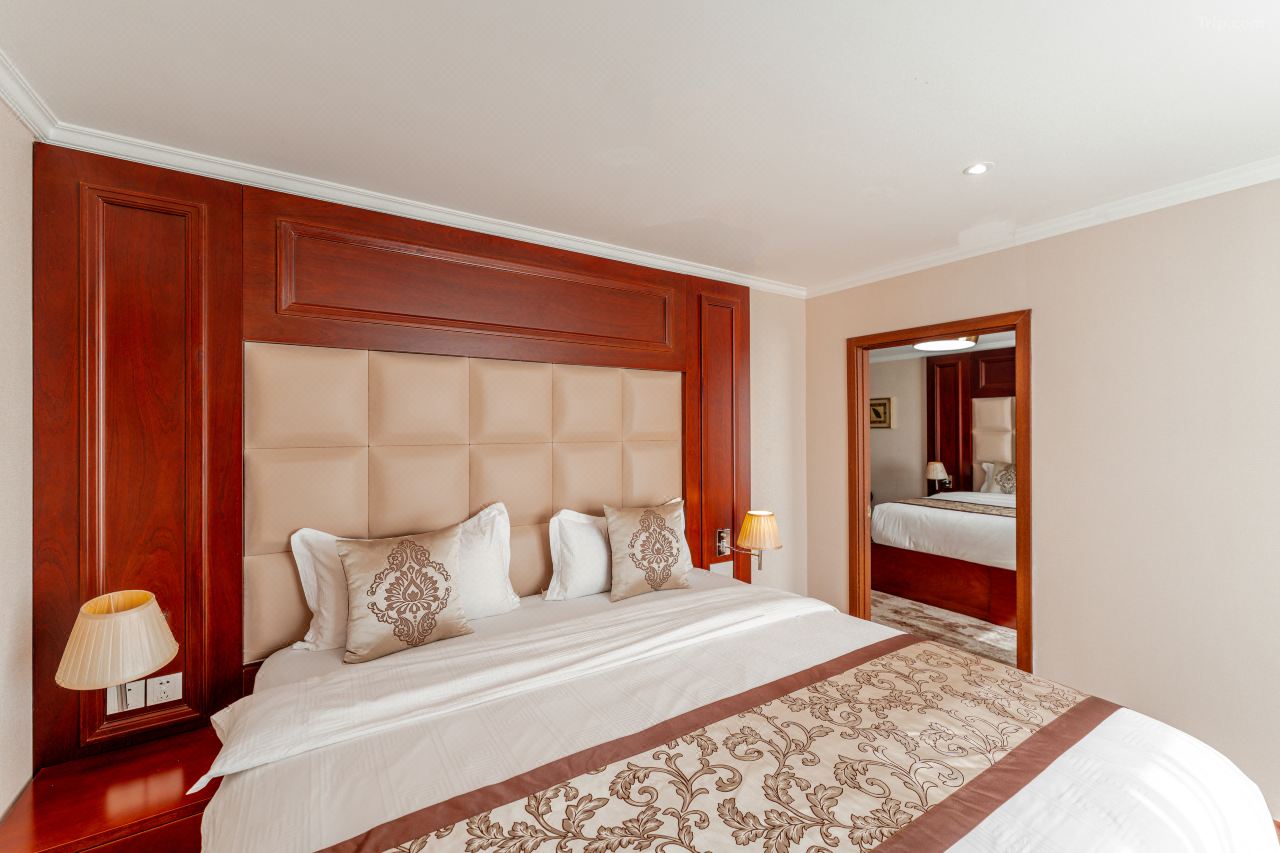 Premium Hotel - Image 14