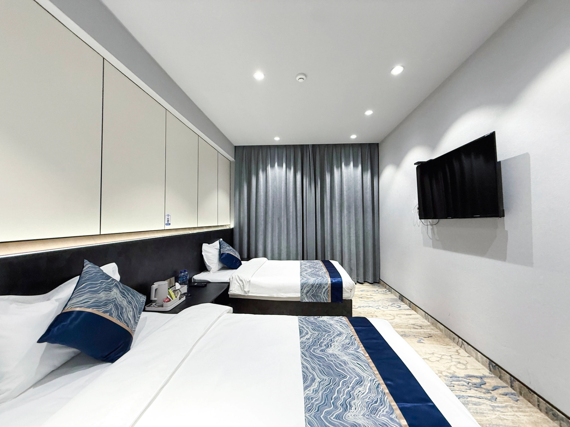 Lux Twin Room - Image 1