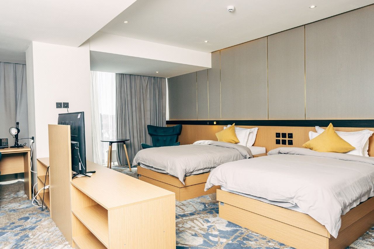 Millennium Plaza Hotel - Image 4