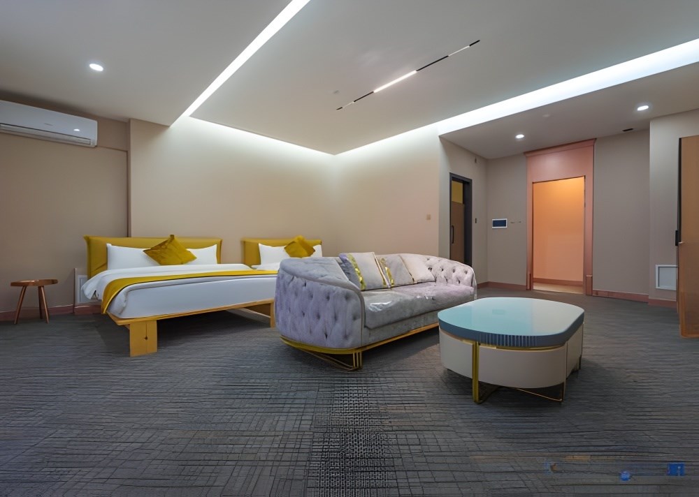 Superior Twin Room - Image 4