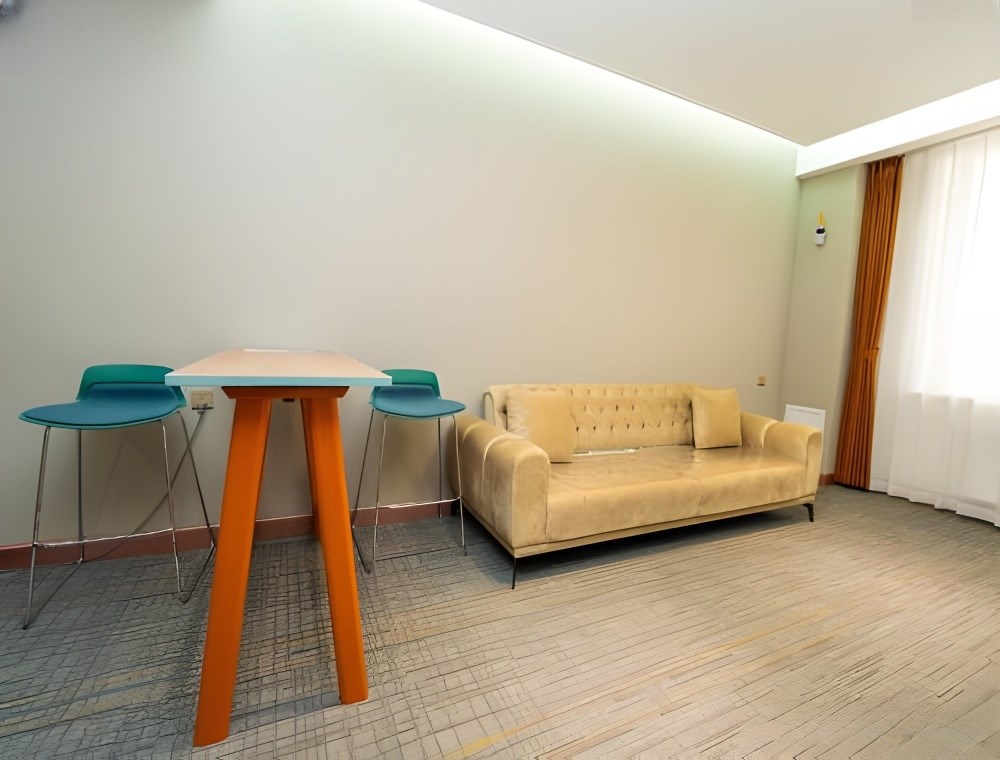 Superior Family Room - Image 3