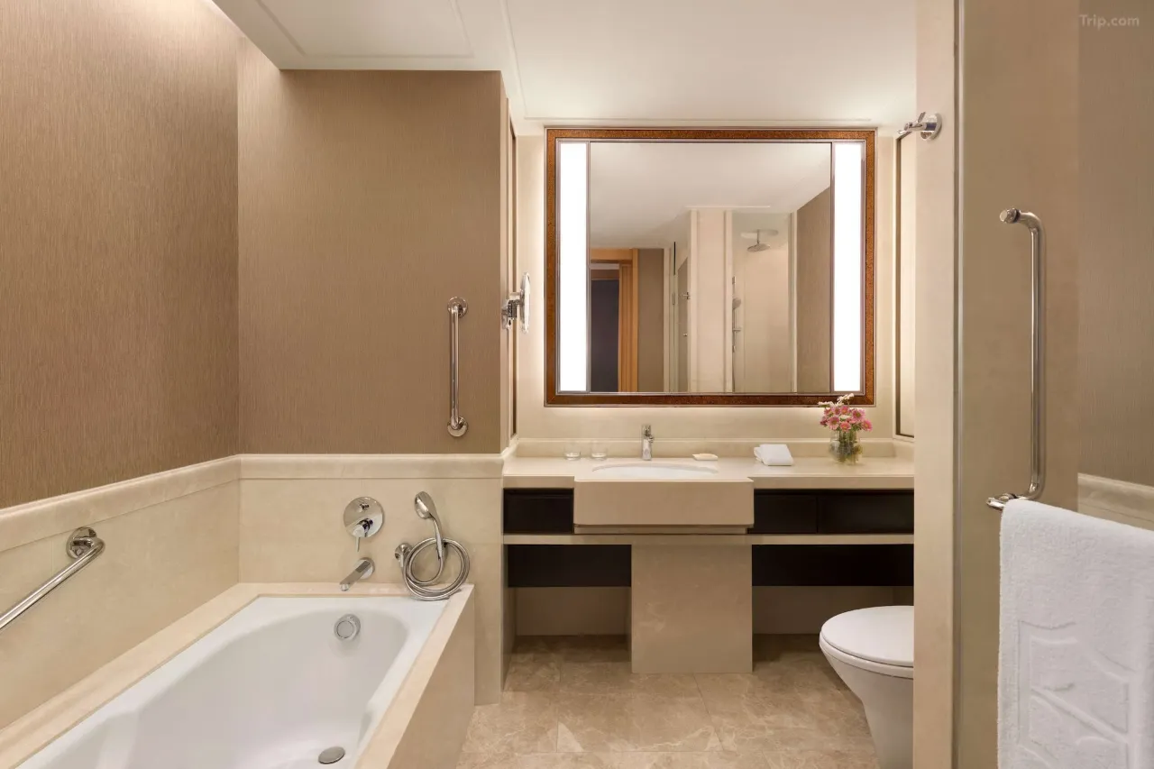 Executive Suite - Image 6