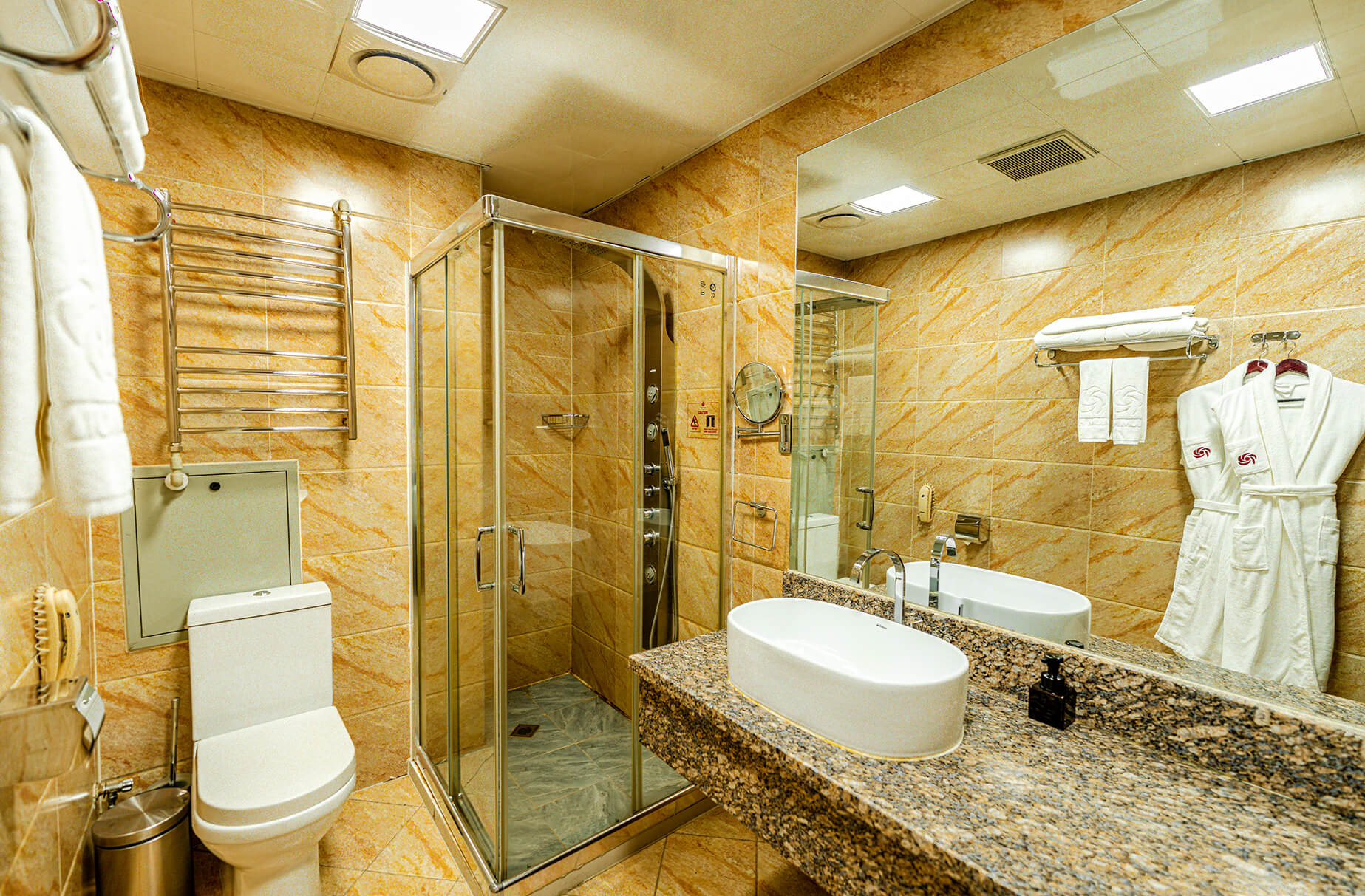 Standard Twin Room - Image 2