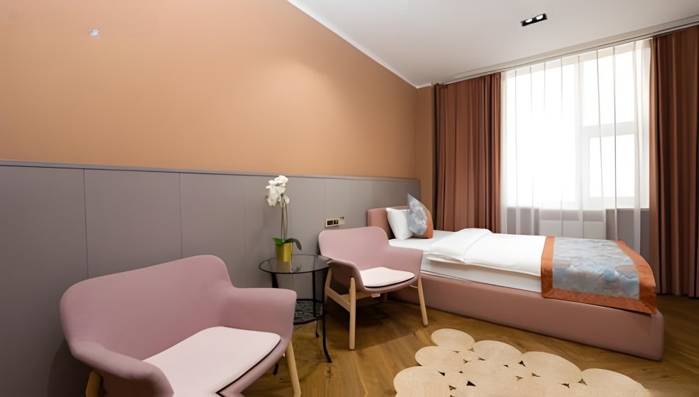 Standard Double Room - Image 4