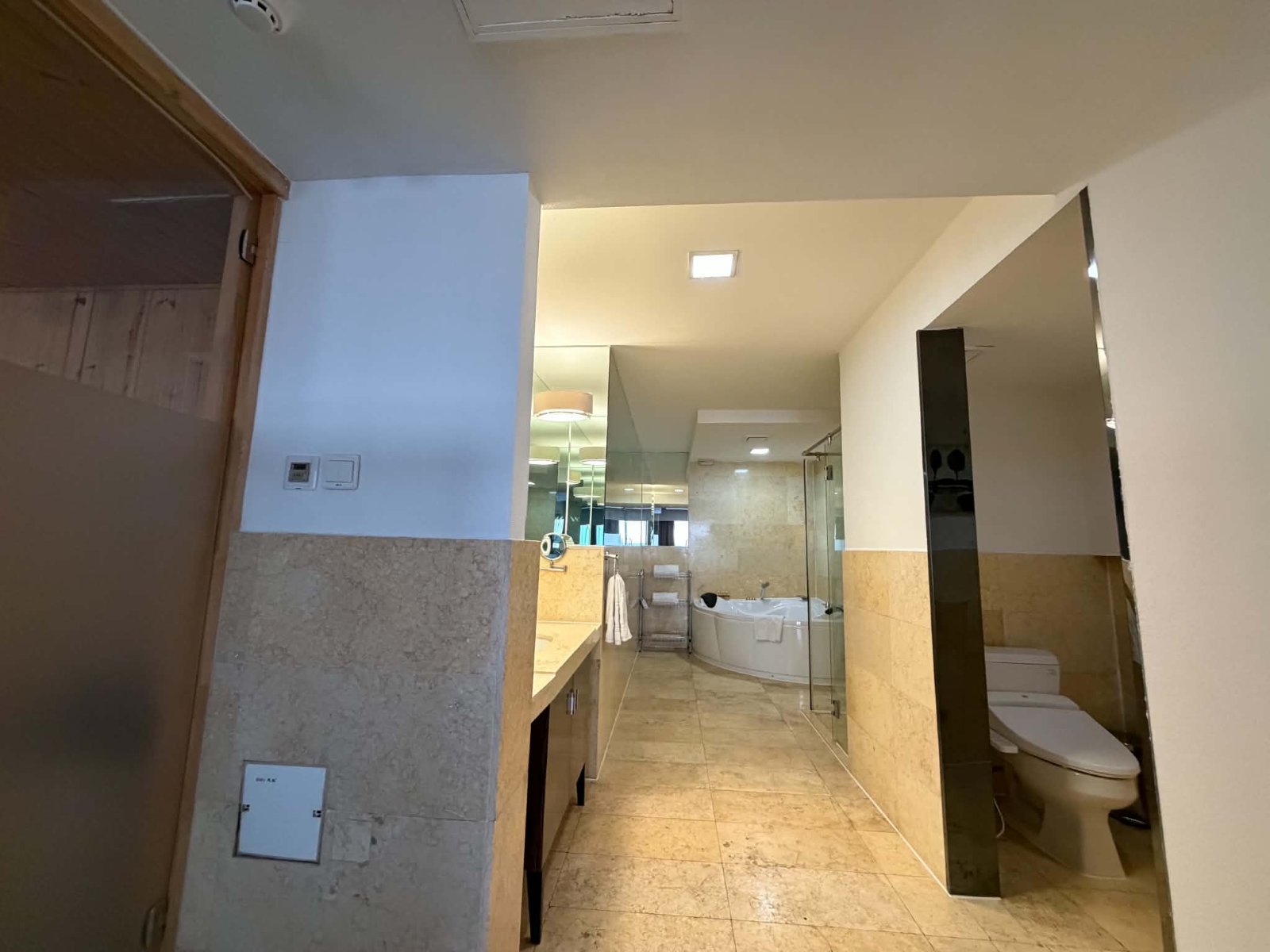 Deluxe C Room - Image 4