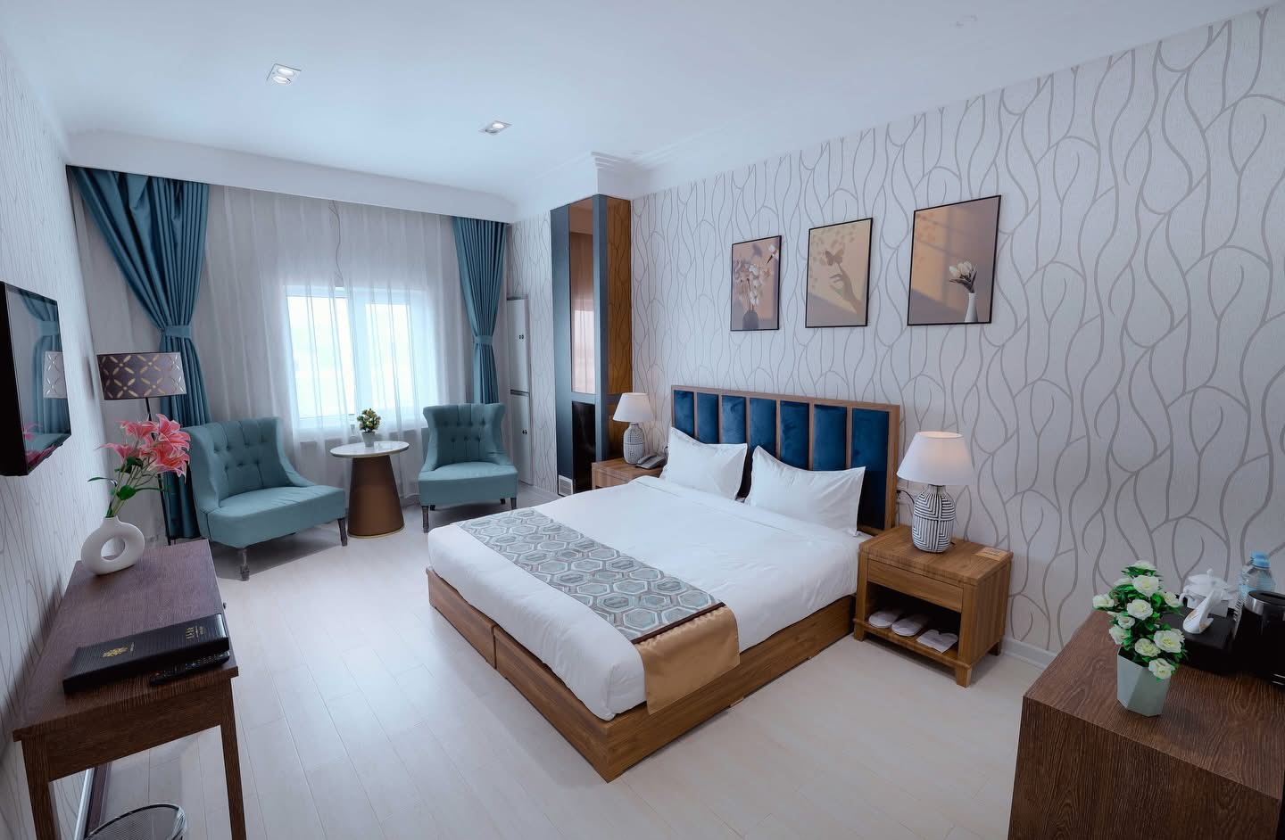 Oriental Hotel - Image 3