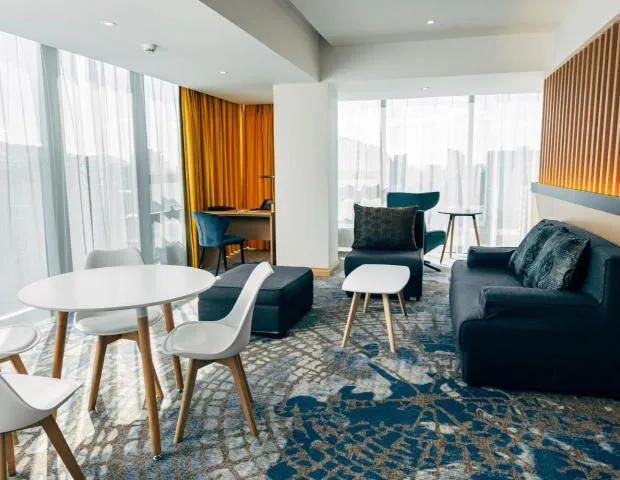 Executive  Suite - Image 4