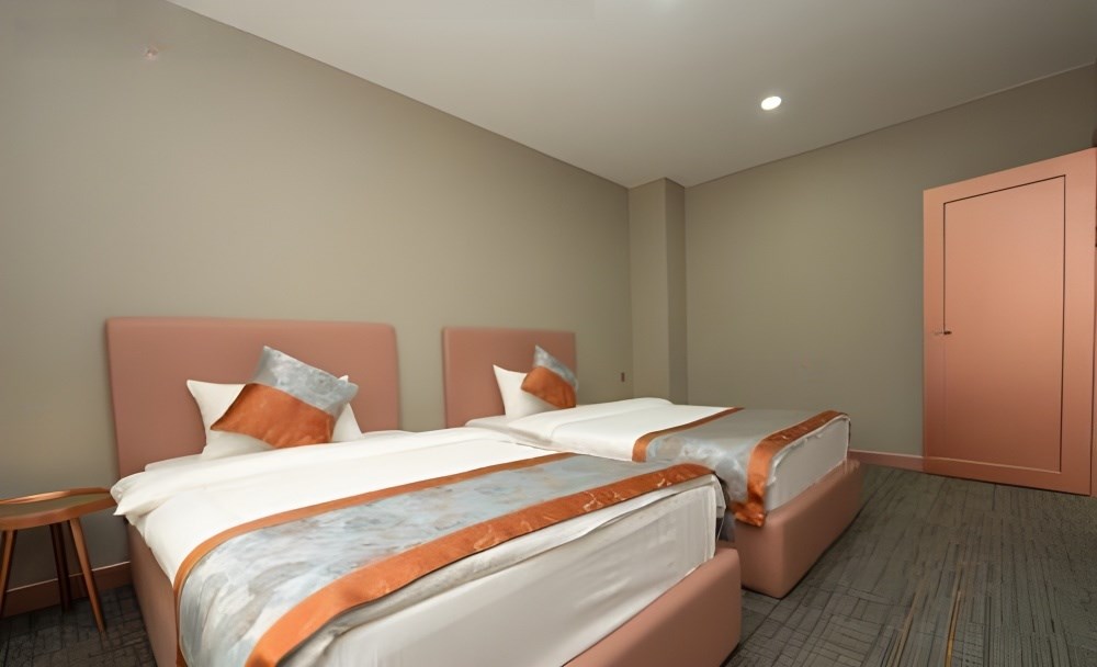 Superior Family Room - Image 7