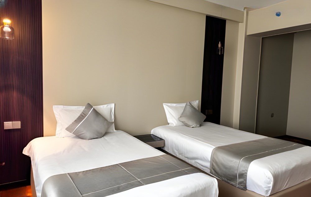 Standard Twin Room - Image 3