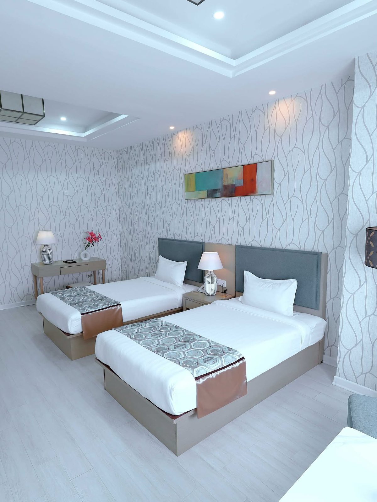 Standard Twin Room - Image 2