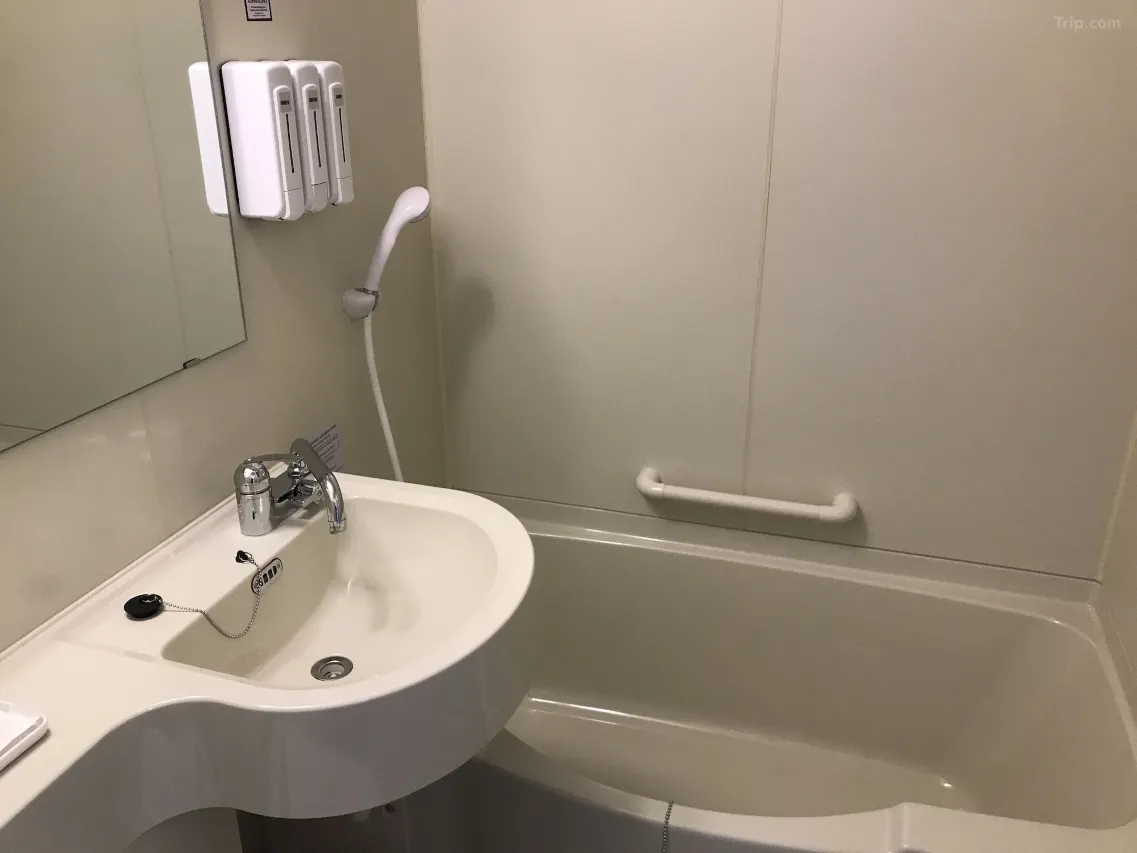 Standard Twin Room  - Image 4