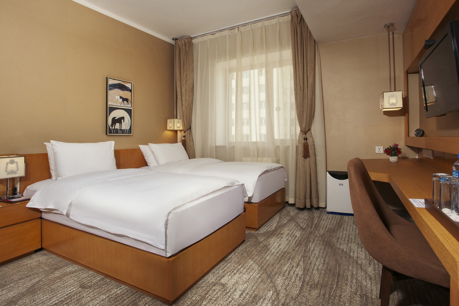 Standard Twin Room - Image 4