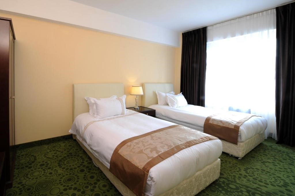 Double Twin Room - Image 4