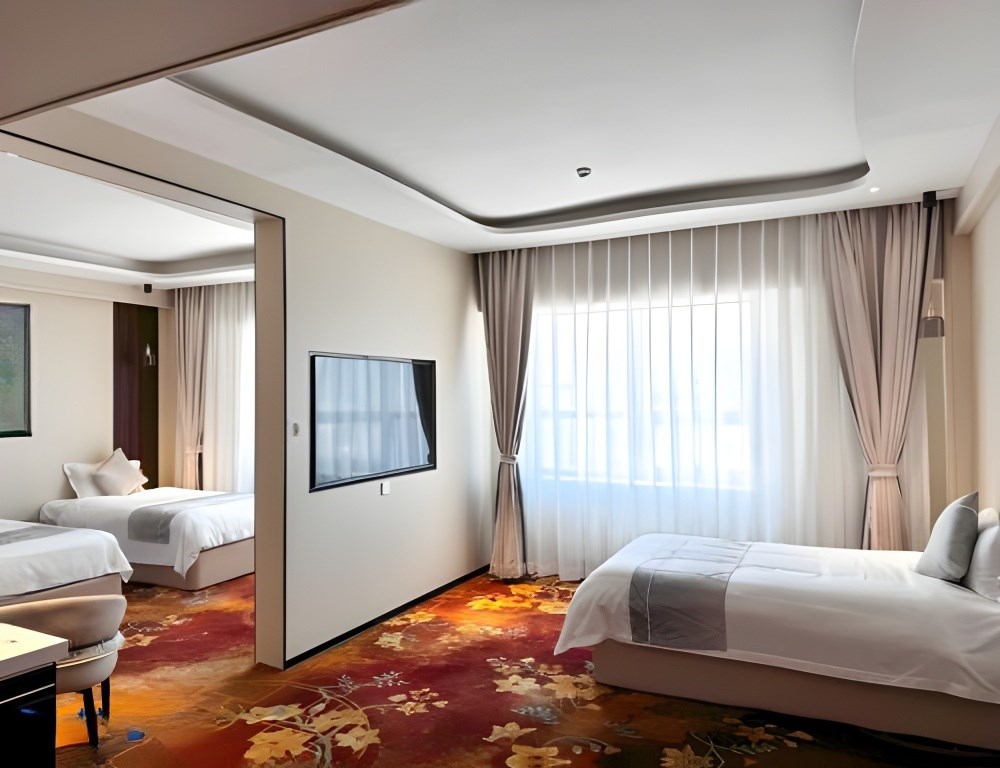 Deluxe Triple Room - Image 2