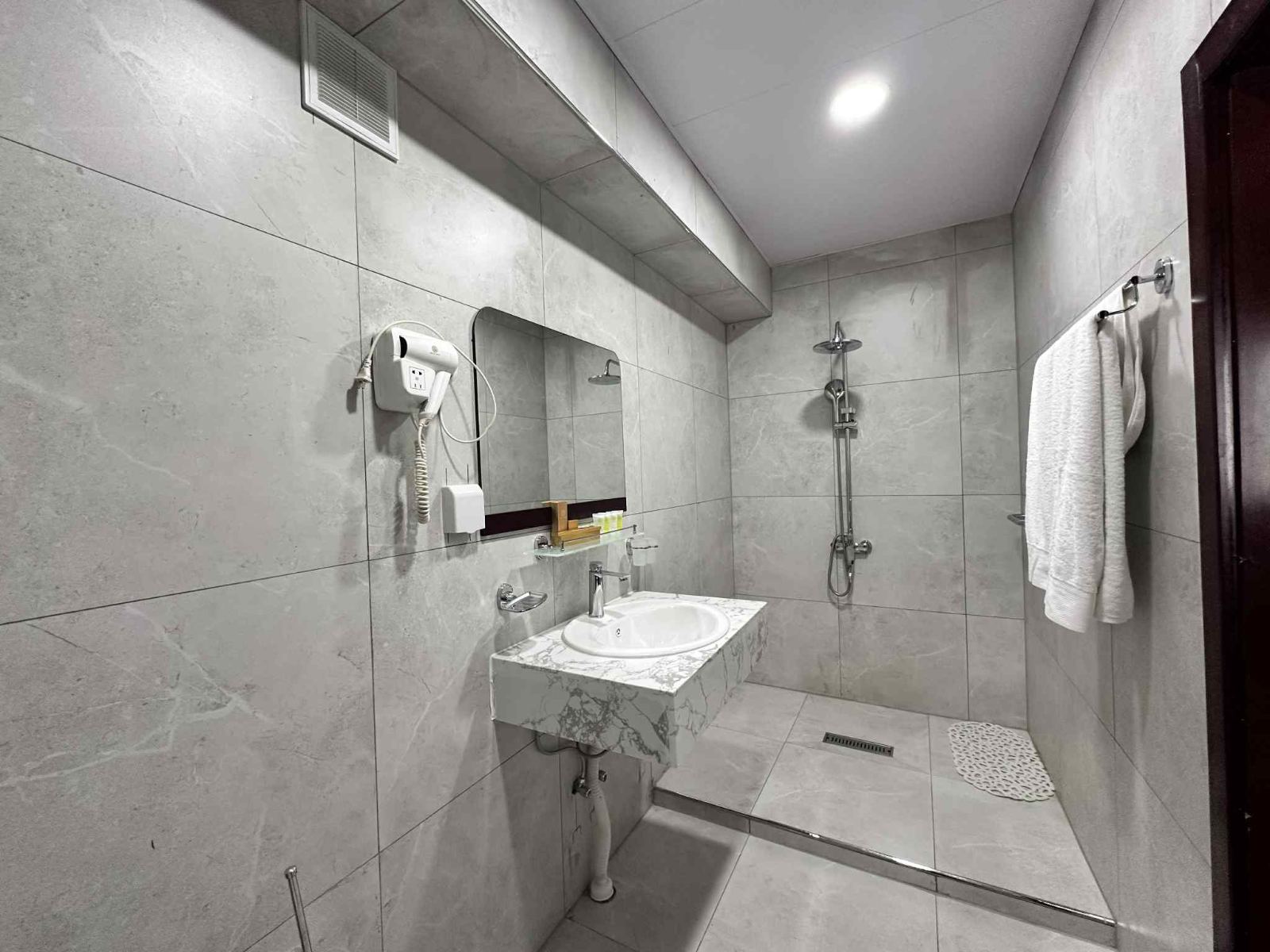 Presidential suite twin - Image 5