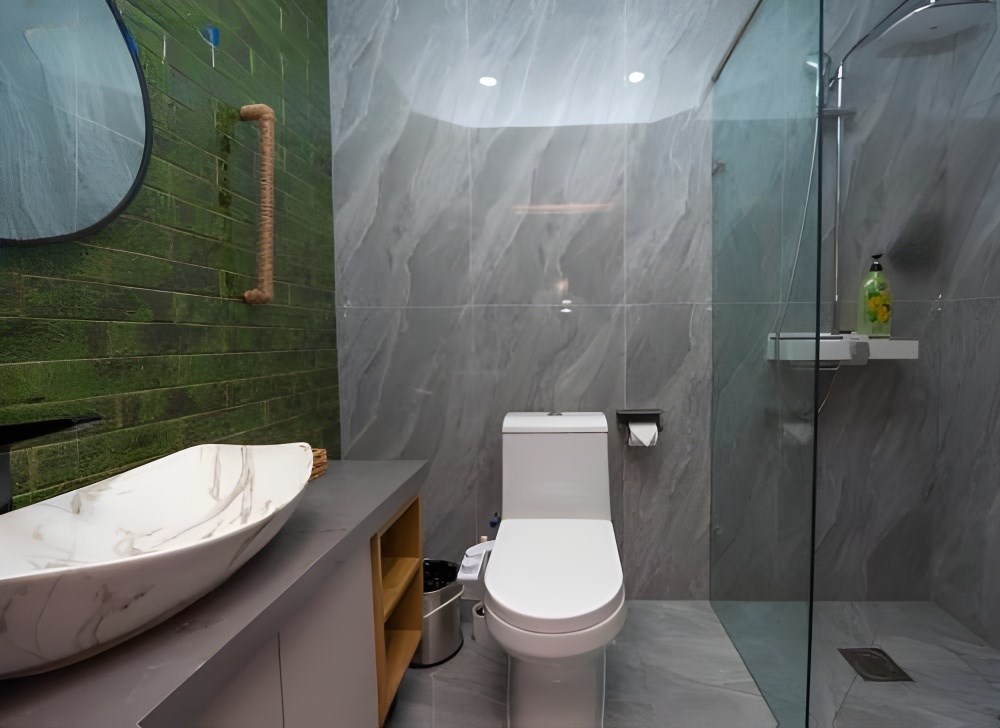 Superior Twin Room - Image 6